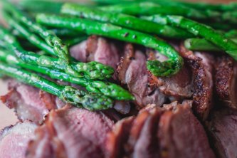 Krok za krokem: Připravte chřest jako přílohu ke steakům